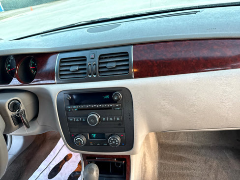 Used 2009 Buick Lucerne CXL image 22