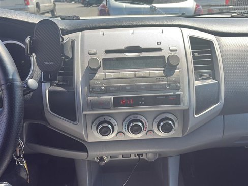 Used 2011 Toyota Tacoma PreRunner image 11