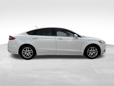 Used 2016 Ford Fusion SE image 3