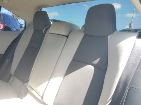 Used 2021 Toyota Corolla LE image 6