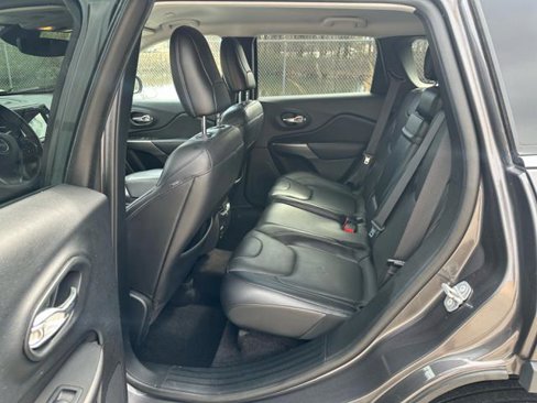 Used 2019 Jeep Cherokee Limited w/ Luxury Group image 24