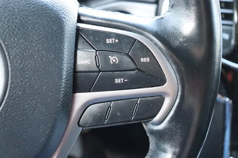 Used 2020 Jeep Grand Cherokee Limited w/ Luxury Group II image 33