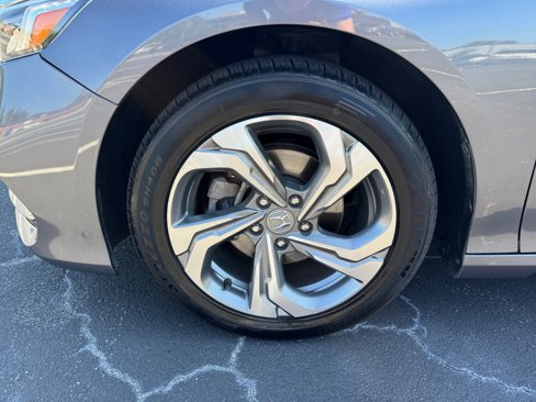 Used 2020 Honda Accord EX image 31