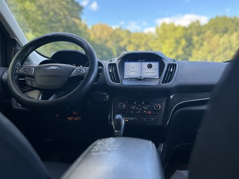 Used 2019 Ford Escape SE image 2