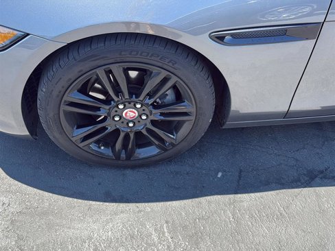 Used 2017 Jaguar XE Prestige image 9