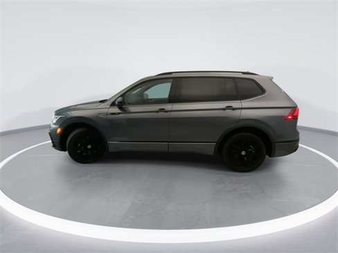 Used 2022 Volkswagen Tiguan SE R-Line image 9