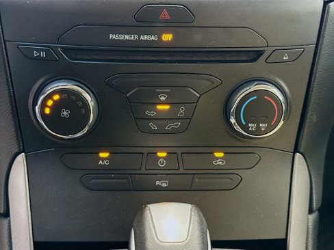 Used 2017 Ford Edge SE image 14