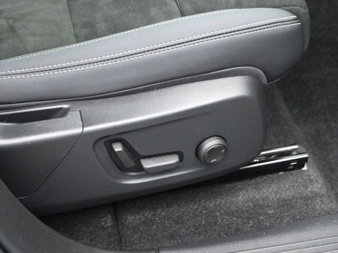 Certified 2023 Volvo XC40 Recharge Ultimate image 39
