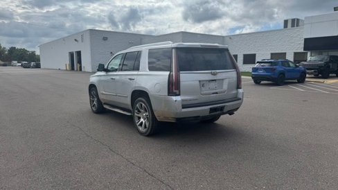 Used 2017 Cadillac Escalade Luxury image 9