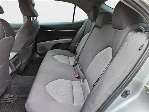 Used 2020 Toyota Camry LE image 17