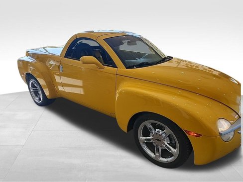 Used 2004 Chevrolet SSR w/ Preferred Equipment Group image 17