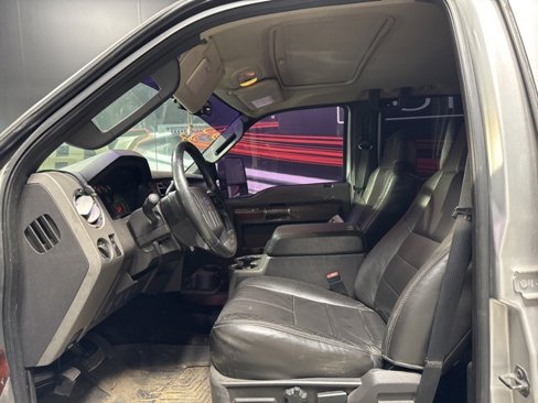 Used 2010 Ford F250 Lariat image 4