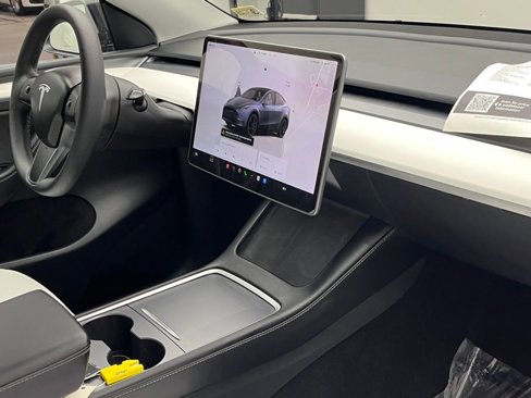 Used 2023 Tesla Model Y Performance image 37
