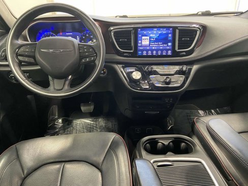 Used 2020 Chrysler Pacifica Limited image 9