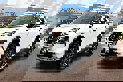 Used 2023 Nissan Rogue S image 11