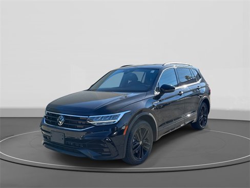 Certified 2022 Volkswagen Tiguan SE R-Line image 3