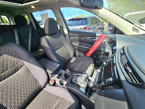 Used 2019 Nissan Rogue S image 8