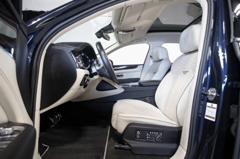 Used 2023 Bentley Bentayga Extended Wheelbase image 19