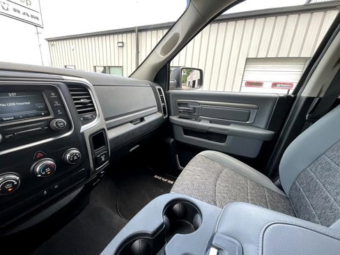 Used 2015 RAM 1500 SLT image 32