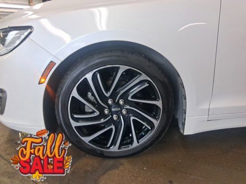 Used 2020 Lincoln MKZ w/ Convenience Package image 6