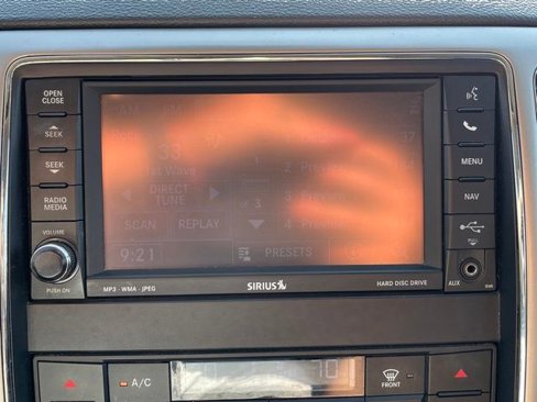 Used 2011 Jeep Grand Cherokee Limited image 10