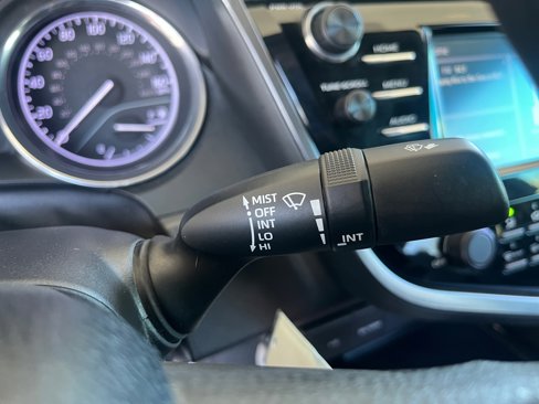 Used 2020 Toyota Camry LE image 11