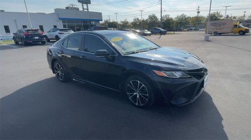 Used 2018 Toyota Camry SE image 2