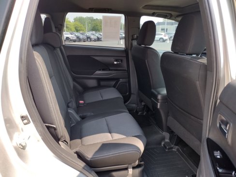 Used 2018 Mitsubishi Outlander LE image 9