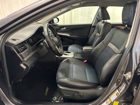 Used 2014 Toyota Camry SE image 9