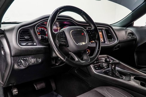 Used 2019 Dodge Challenger SXT image 5