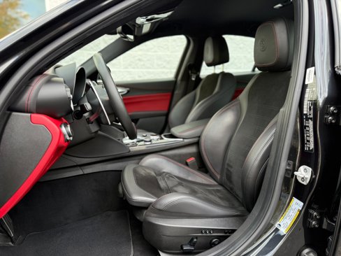 Used 2021 Alfa Romeo Giulia Quadrifoglio image 13