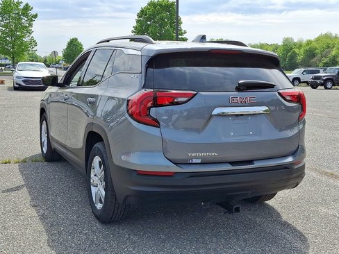 Used 2020 GMC Terrain SLE w/ Driver Convenience Package image 9