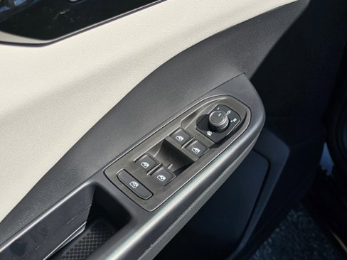 New 2025 Volkswagen Taos S image 30