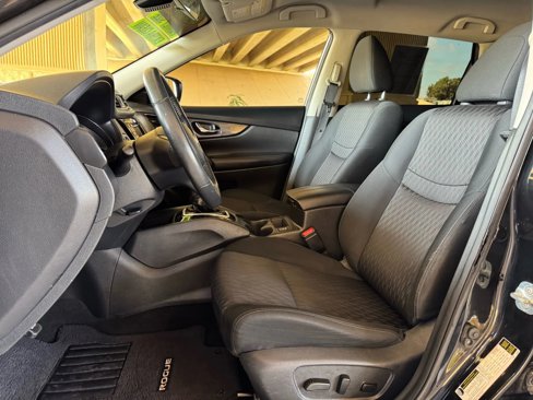 Used 2019 Nissan Rogue SV image 12