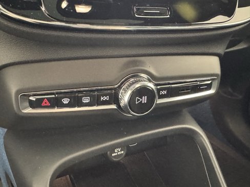 Certified 2023 Volvo XC40 Recharge Ultimate w/ Protection Package Premier image 22