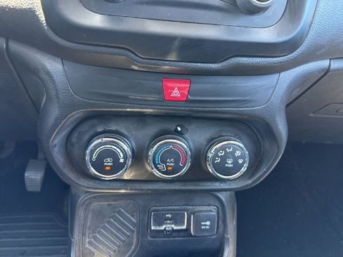 Used 2017 Jeep Renegade Altitude image 12
