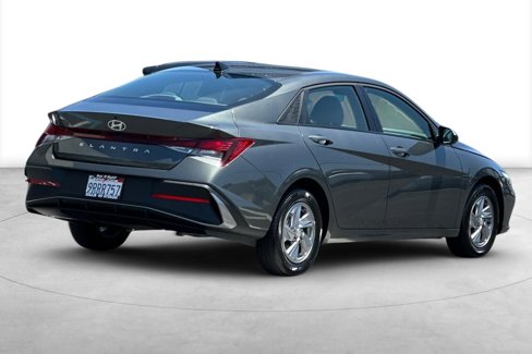 Certified 2025 Hyundai Elantra SE image 8