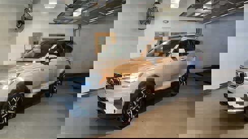 Certified 2025 Volvo XC40 B5 Core image 1