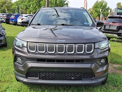 Used 2022 Jeep Compass Latitude image 2