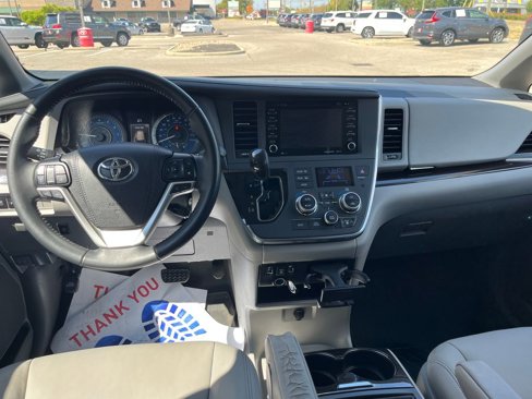 Used 2019 Toyota Sienna XLE image 13