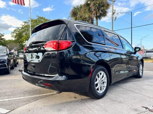 Used 2020 Chrysler Voyager Lxi image 9