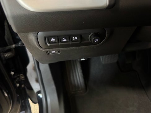 Used 2024 GMC Terrain SLT w/ Tech Package image 19
