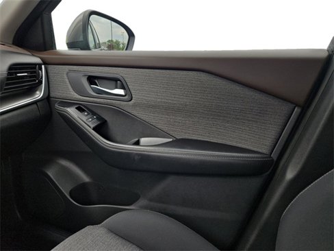 Used 2022 Nissan Rogue SV image 18