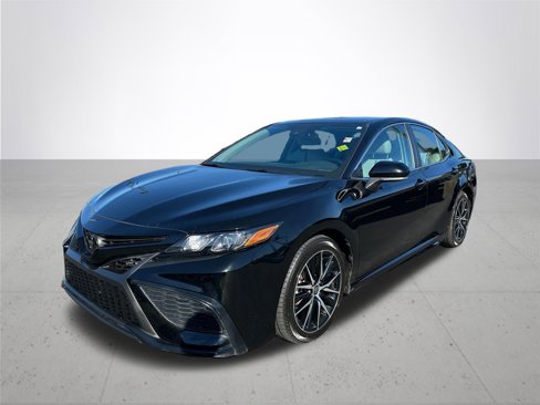 Used 2023 Toyota Camry SE image 2