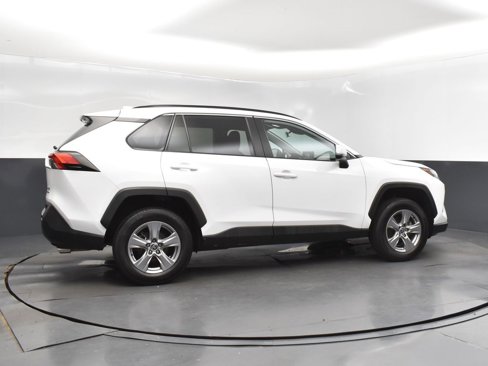 Used 2022 Toyota RAV4 XLE image 8