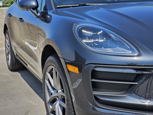 Certified 2025 Porsche Macan image 14