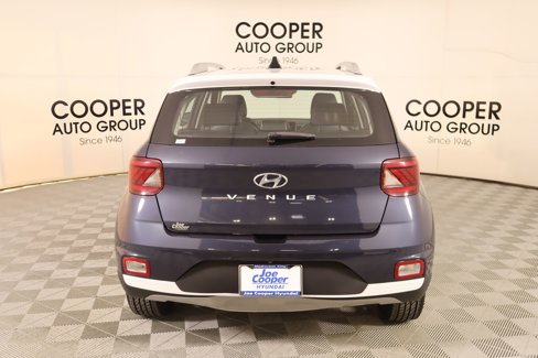 Used 2022 Hyundai Venue Limited image 22