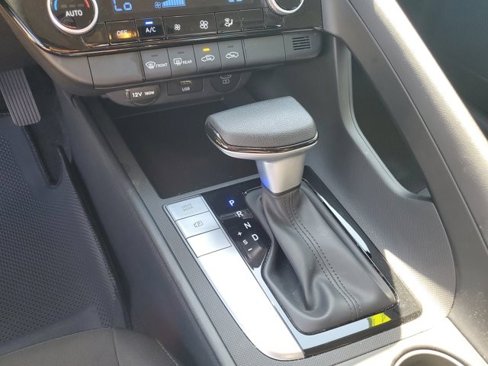 Used 2024 Hyundai Elantra SEL image 24