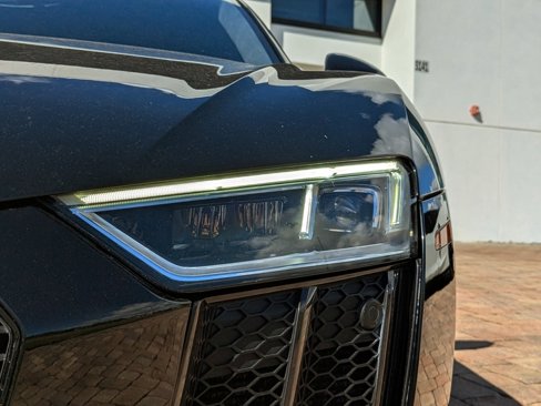 Used 2018 Audi R8 V10 w/ Premium Package image 9