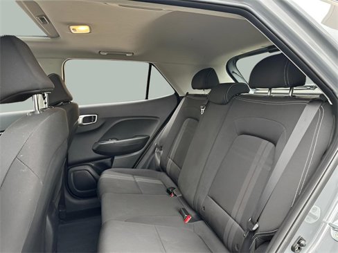 Used 2023 Hyundai Venue SEL image 17